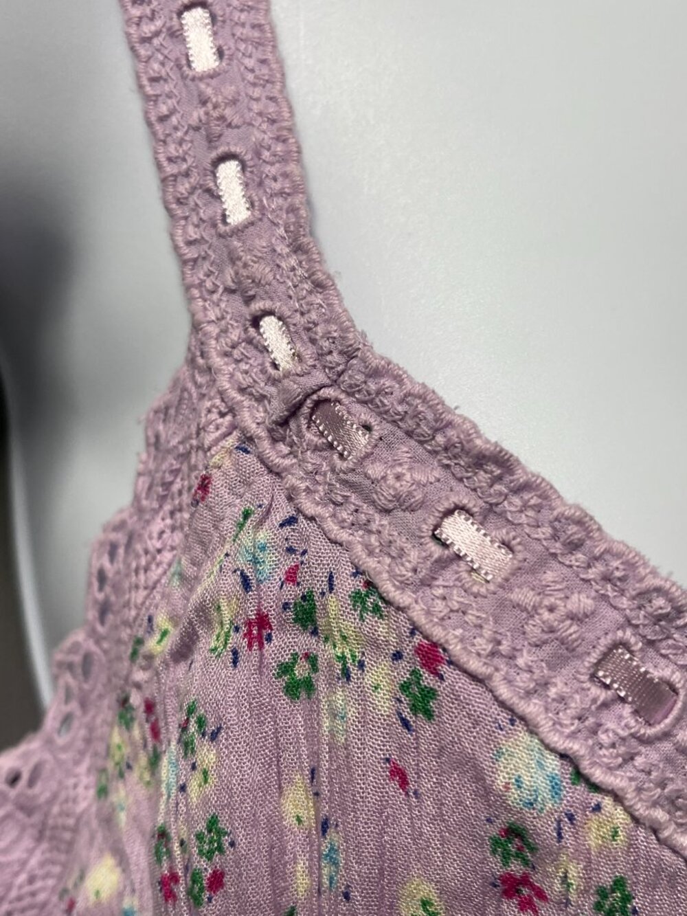Urban Outfitters NWT Floral Lace Trim Cropped Cami Tank M - Picture 2 of 8